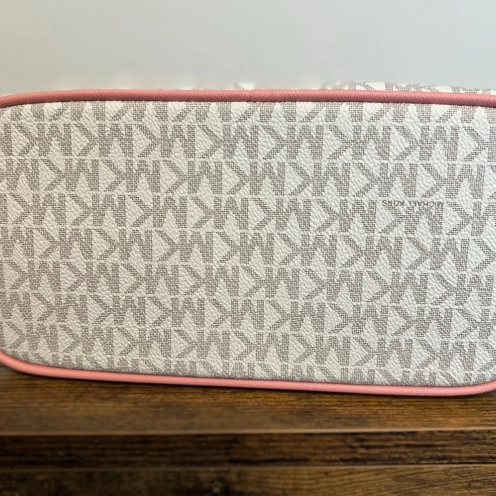 Michael Kors Mini Bag in Pink and Cream - Picture 3 of 5